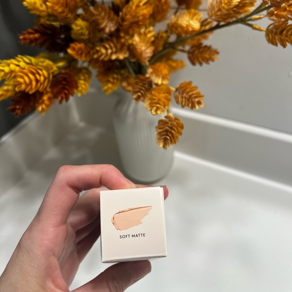 Fenty Beauty PRO FILT'R INSTANT RETOUCH PRIMER - Picture 8 of 8